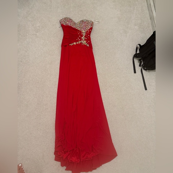 Tony Bowls NWOT Red evening gown sz.4 - Picture 2 of 7